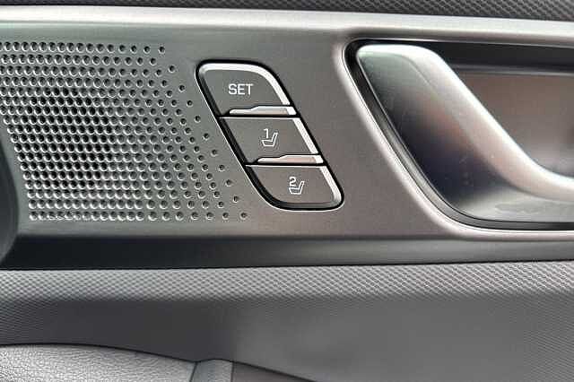 Hyundai IONIQ 1.6 GDi Hybrid Premium SE 5dr DCT White