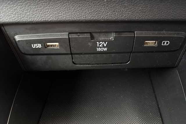 Hyundai BAYON 1.0 TGDi 48V MHEV SE Connect 5dr DCT Red
