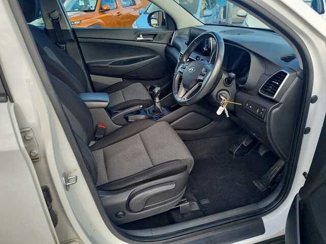 Hyundai TUCSON 1.6 GDi SE Nav 5dr 2WD White
