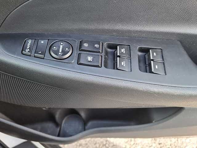 Hyundai TUCSON 1.6 GDi SE Nav 5dr 2WD White