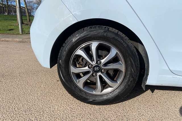 Hyundai I20 1.2 SE Launch Edition Hatchback 5dr Petrol Manual Euro 6 (s/s) (84 ps) Grey