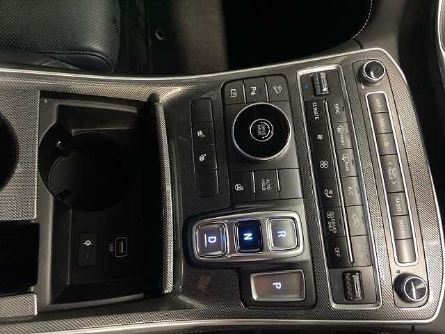 Hyundai Santa Fe 1.6 h T-GDi Premium SUV 5dr Petrol Hybrid Auto Euro 6 (s/s) (230 ps)