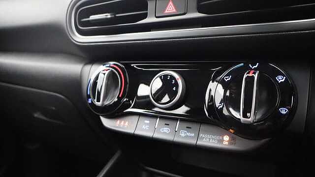 Hyundai KONA 1.0 T-GDi MHEV SE Connect SUV 5dr Petrol Hybrid Manual Euro 6 (s/s) (120 ps) Red