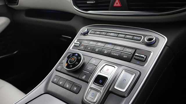 Hyundai SANTA FE 2.2 CRDi Ultimate SUV 5dr Diesel DCT 4WD Euro 6 (s/s) (193 ps) White