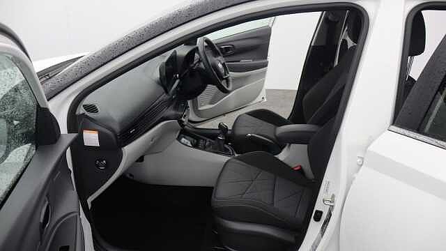 Hyundai BAYON 1.0 T-GDi MHEV Ultimate SUV 5dr Petrol Hybrid Manual Euro 6 (s/s) (120 ps) White