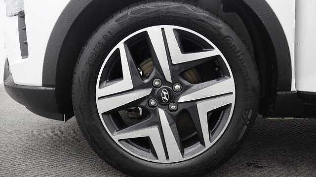 Hyundai BAYON 1.0 T-GDi MHEV Ultimate SUV 5dr Petrol Hybrid Manual Euro 6 (s/s) (120 ps) White