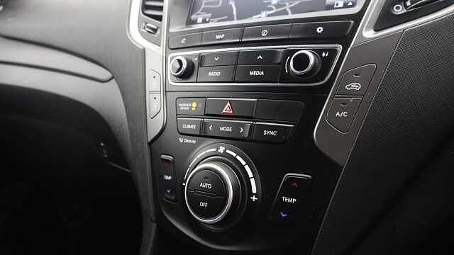 Hyundai Santa Fe 2.2 CRDi Blue Drive Premium SUV 5dr Diesel Auto 4WD Euro 6 (s/s) (200 ps)