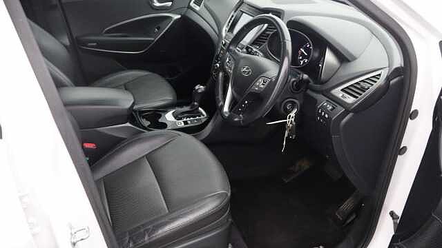 Hyundai Santa Fe 2.2 CRDi Blue Drive Premium SUV 5dr Diesel Auto 4WD Euro 6 (s/s) (200 ps)