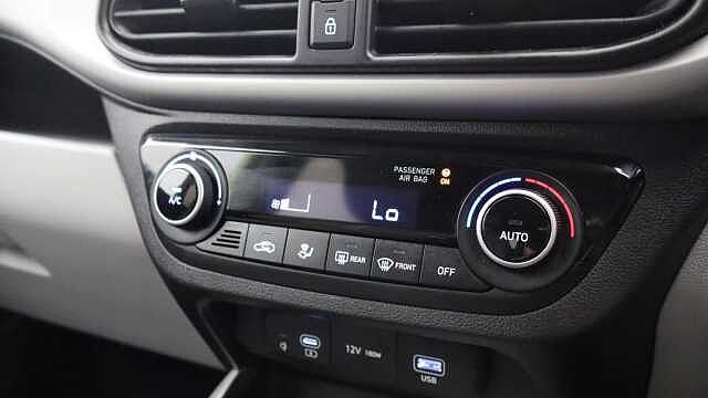 Hyundai I10 1.2 Premium Hatchback 5dr Petrol Auto Euro 6 (s/s) (79 ps) Green