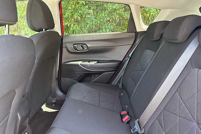 Hyundai BAYON T-GDI PREMIUM DCT MHEV Dragon Red