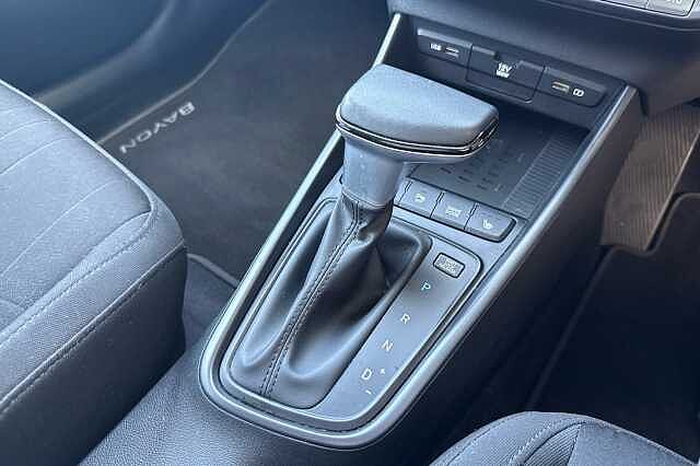 Hyundai BAYON T-GDI PREMIUM DCT MHEV Dragon Red