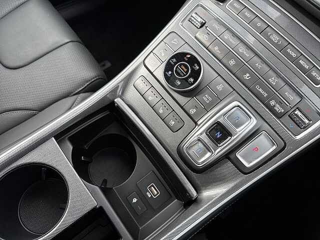 Hyundai SANTA FE 1.6 TGDi Plug-in Hybrid Ultimate 5dr 4WD Auto Black