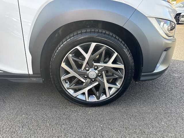 Hyundai KONA 1.6 GDi Hybrid Ultimate 5dr DCT White