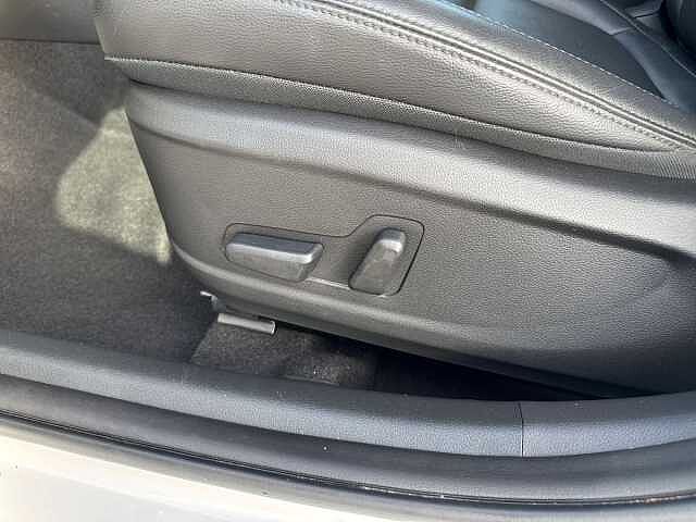 Hyundai KONA 1.6 GDi Hybrid Ultimate 5dr DCT White