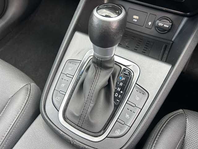 Hyundai KONA 1.6 GDi Hybrid Ultimate 5dr DCT Red