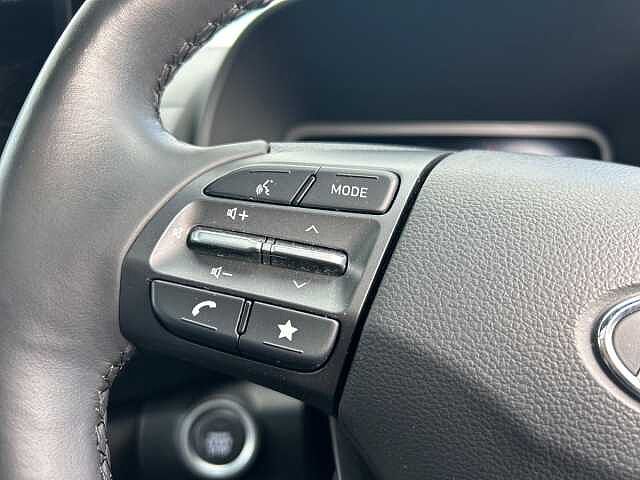 Hyundai KONA 1.6 GDi Hybrid Ultimate 5dr DCT Red