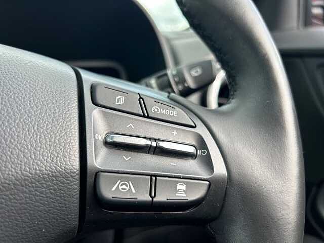 Hyundai KONA 1.6 GDi Hybrid Ultimate 5dr DCT Red