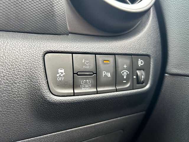 Hyundai KONA 1.6 GDi Hybrid Ultimate 5dr DCT Red