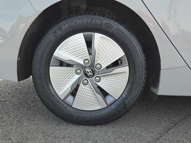 Hyundai Ioniq 1.6 GDi Hybrid Premium 5dr DCT