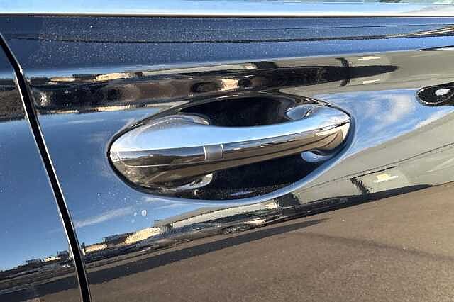 Hyundai SANTA FE 1.6 TGDi Hybrid Ultimate 5dr 4WD Auto Black