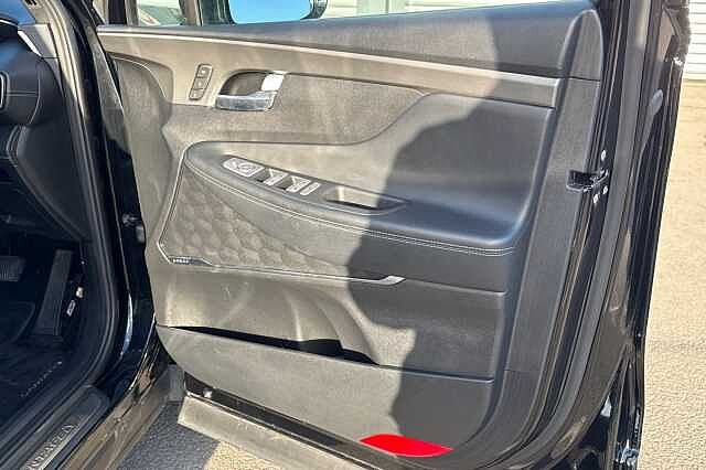 Hyundai SANTA FE 1.6 TGDi Hybrid Ultimate 5dr 4WD Auto Black