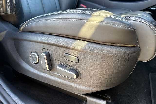 Hyundai SANTA FE 1.6 TGDi Hybrid Ultimate 5dr 4WD Auto Black