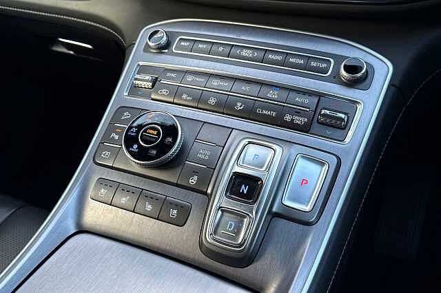 Hyundai SANTA FE 1.6 TGDi Hybrid Ultimate 5dr 4WD Auto Black