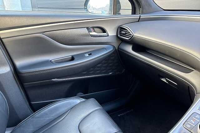 Hyundai SANTA FE 1.6 TGDi Hybrid Ultimate 5dr 4WD Auto Black