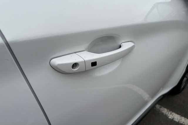 Hyundai KONA 1.6 GDi Hybrid Premium 5dr DCT White