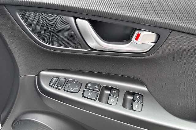 Hyundai KONA 1.6 GDi Hybrid Premium 5dr DCT White