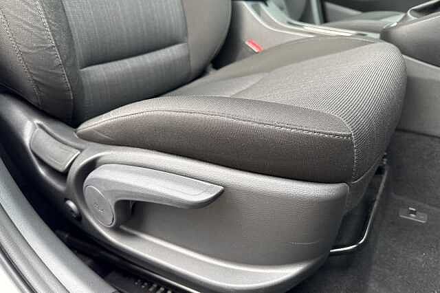 Hyundai KONA 1.6 GDi Hybrid Premium 5dr DCT White