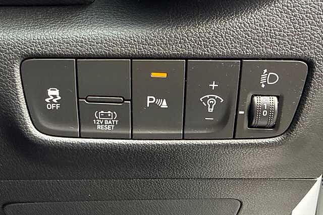 Hyundai KONA 1.6 GDi Hybrid Premium 5dr DCT White