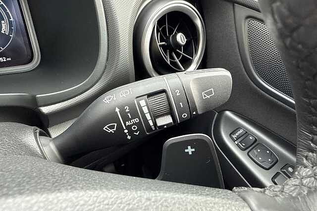 Hyundai KONA 1.6 GDi Hybrid Premium 5dr DCT White