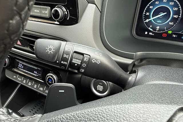 Hyundai KONA 1.6 GDi Hybrid Premium 5dr DCT White