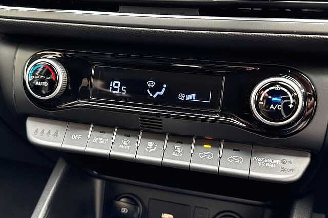 Hyundai KONA 1.6 GDi Hybrid Premium 5dr DCT White