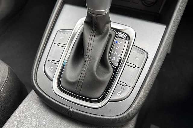 Hyundai KONA 1.6 GDi Hybrid Premium 5dr DCT White
