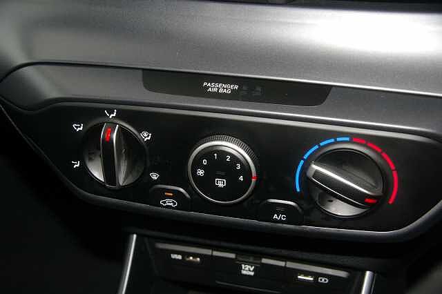 Hyundai I20 1.0 T-GDi 100ps SE Connect 48 Volt Hybrid White