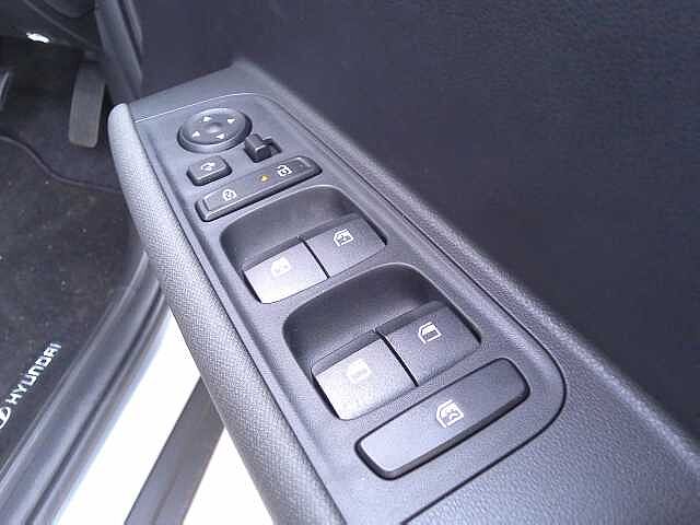 Hyundai INSTER 85kW 02 49kWh 5dr Auto Aero Silver