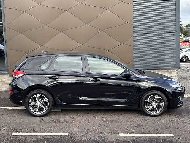 Hyundai i30 SE Connect 1.0T MHEV 120PS 6MT