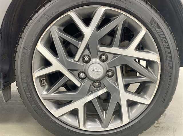 Hyundai KONA 1.6 GDi Hybrid Ultimate 5dr DCT RED