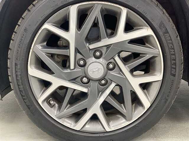 Hyundai KONA 1.6 GDi Hybrid Ultimate 5dr DCT RED