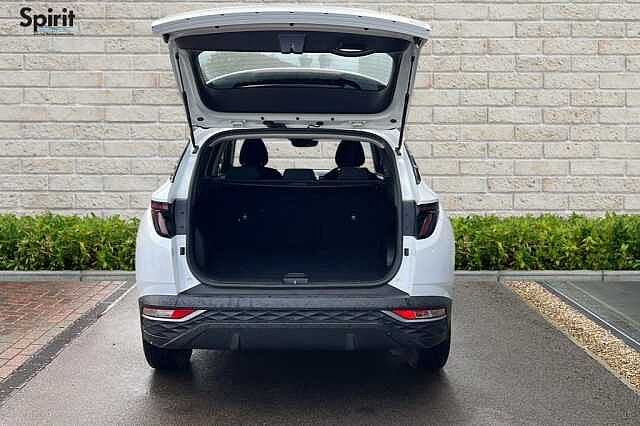 Hyundai TUCSON 1.6 TGDi Hybrid 230 SE Connect 5dr 2WD Auto Polar White