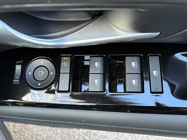 Hyundai TUCSON 1.6T Hybrid Ultimate 5dr Auto Shimmering Slvr