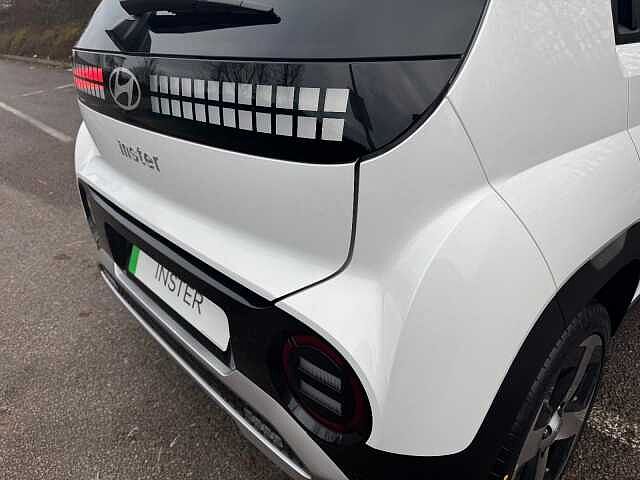 Hyundai INSTER 85kW 02 49kWh 5dr Auto Atlas White