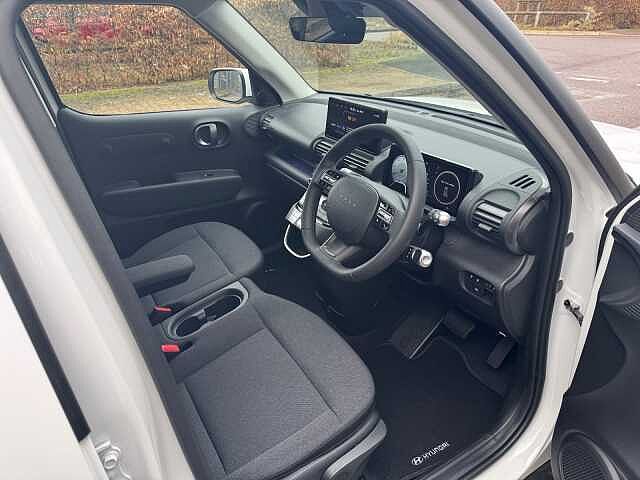 Hyundai INSTER 85kW 02 49kWh 5dr Auto Atlas White