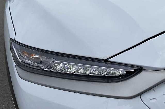 Hyundai KONA Electric SUV E (150kw) Premium Atlas White