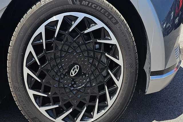 Hyundai IONIQ 5 E (228ps) Ultimate 77kWh RWD Mangrove Green