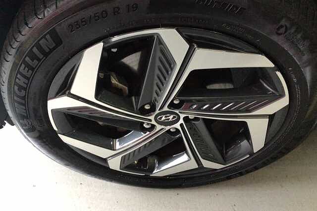 Hyundai TUCSON 1.6 TGDi Plug-in Hybrid Ultimate 5dr 4WD Auto Atlas White
