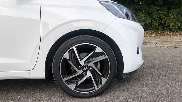 Hyundai I10 1.0 [63] Premium 5dr [Nav] Petrol Hatchback White