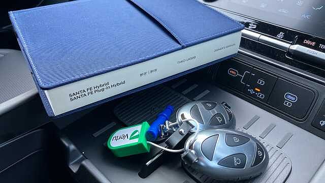 Hyundai SANTA FE 1.6 TGDi Plug-in Hybrid Calligraphy 5dr 4WD Auto Estate Metallic - Ecotronic Grey